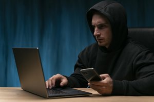 Išgelbėjo budrumas: kaip atpažinti sukčius internete ir kokių ženklų nepraleisti?