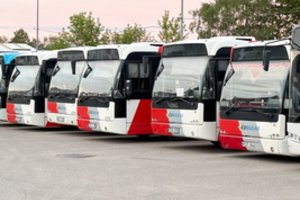 Netvarka sukėlė įsiūtį: autobusų tvarkaraščiai „pjauna grybą“ – apie maršrutus susižino nebent iš kaimynų