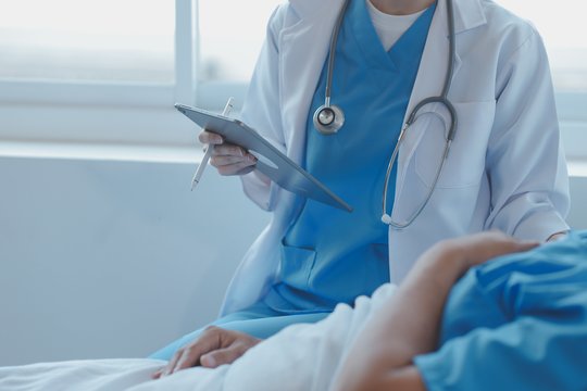 Skandalas: medikas per baisų aplaidumą „nugydė“ 80 vaikų