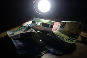Naujajam krašto apsaugos viceministrui ir jo sutuoktinei – tūkstančiai eurų iš „Fegdos grupės“
