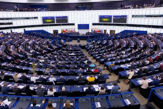 EP surengtas balsavimas dėl nepasitikėjimo U. von der Leyen: rezultatai rodo akivaizdų poslinkį