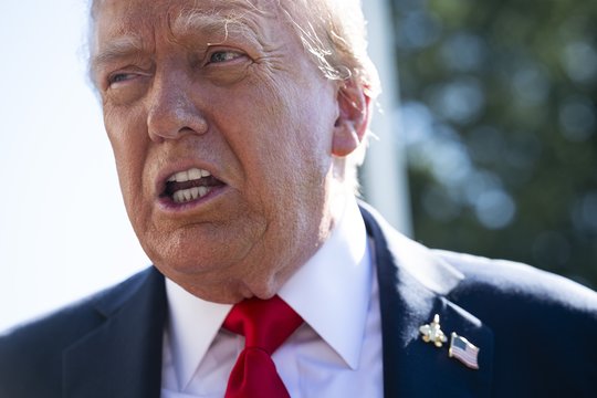 Egipto prezidentas telefonu pareiškė D. Trumpui, kad šis „nusipelno Nobelio taikos premijos“