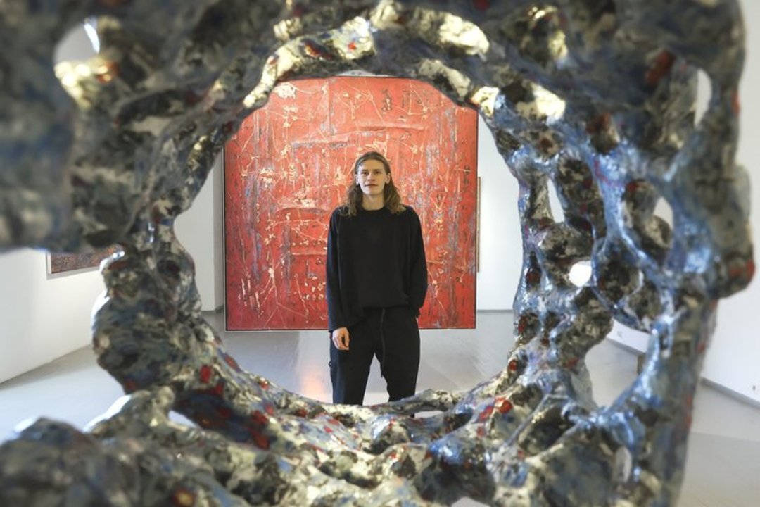 Kūrėjo rankose – ne teptukas, o šlifuoklis