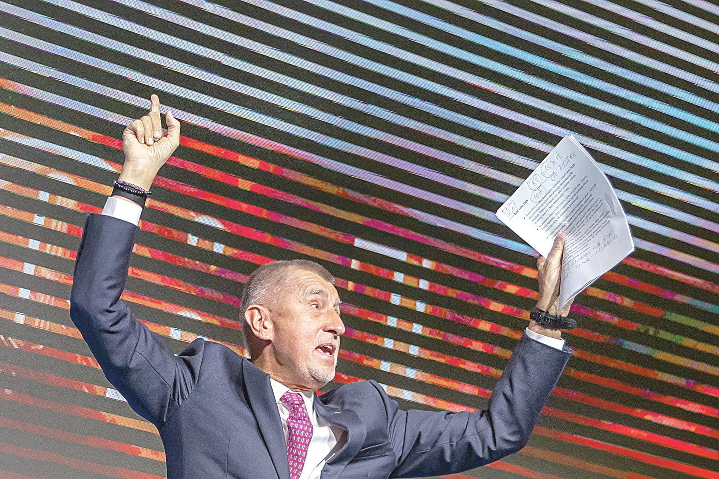 „Tai istorinė sėkmė“, – A.Babišas paskelbė džiūgaujantiems savo šalininkams.<br>EPA-Eltos nuotr.