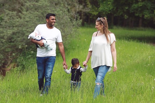 Garsus virtuvės šefas Dilanas Dampella Gamage slaptai vedė lietuvę: sudarė išsamų horoskopo dokumentą