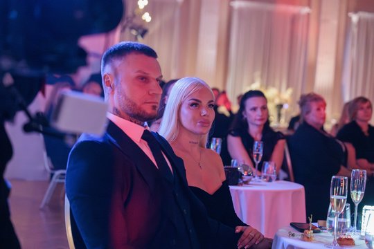 Paaiškėjo, kaip iš kalėjimo išėjęs L. Lapinskas su žmona atsidūrė labdaros renginyje