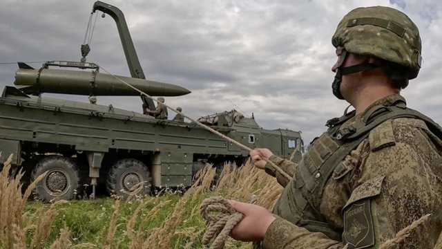 Įspėja dėl Rusijos grėsmės Europoje: didėjant biudžeto deficitui V. Putinas gali griebtis naujos eskalacijos