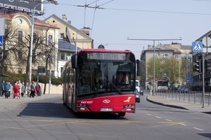Vilniaus autobuse 17-metė sumušė 14-metę: paauglė pristatyta į ligoninę
