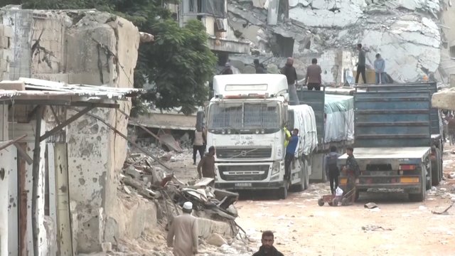 Izraelis laikosi susitarimo: į Gazą atvyksta šimtai sunkvežimių su maisto ir medicinine pagalba