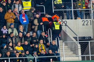 Kaune vykusiose futbolo rungtynėse – nerimas tribūnose: medikams teko gaivinti sirgalių