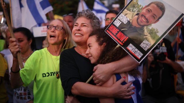 Izraelyje – ilgai laukta akimirka: „Hamas“ perdavė pirmuosius įkaitus