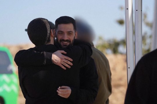 Paviešino pirmuosius vaizdus po „Hamas“ įkaitų paleidimo