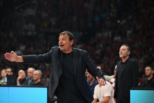 Po pralaimėjimo derbyje – PAO trenerio kirčiai teisėjams: „Išvydome naują sporto šaką“