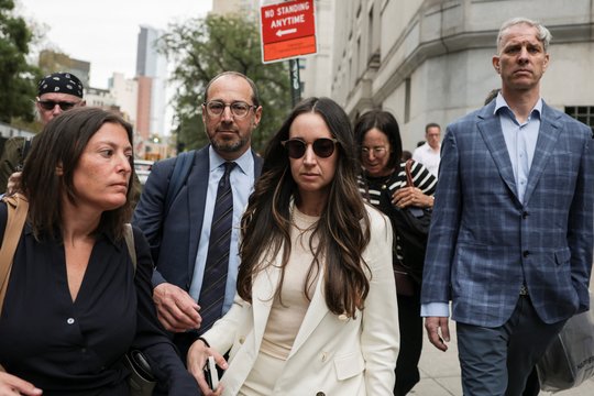 Iš įtakingiausiųjų sąrašo – į kalėjimą: milijonus susikrovusią moterį pasodino 7 metams