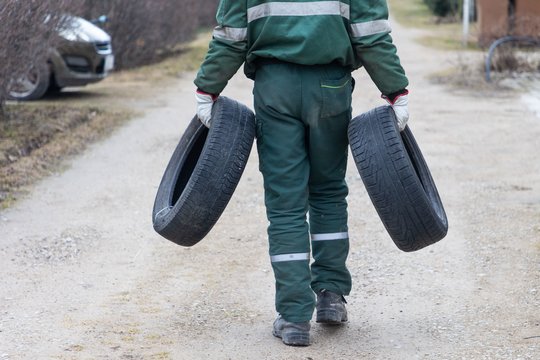 Pasikeisti padangoms liko mažiau nei mėnuo: patarė, kada rinktis žiemines, o kada – universalias