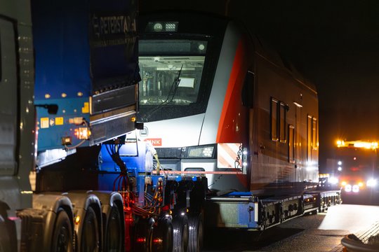  Į Lietuvą atkeliavo naujas elektrinis traukinys: jame – ir seniai primiršta zona