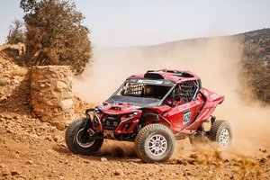 Savo klasės dešimtuke pirmame Maroko ralio etape finišavę lietuviai sulaukė akmenų krušos