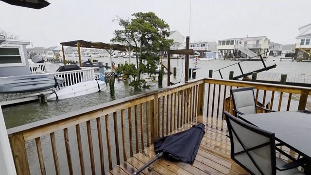 Liūtys skandina rytinę JAV valstiją: užfiksavo upėmis virtusius kelius