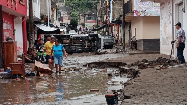 Meksiką užklupo mirtini potvyniai: aukų skaičius auga, užlieti ištisi kaimai