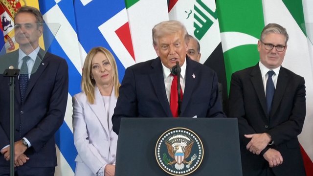 Iš D. Trumpo lūpų – komplimentų jūra G. Meloni: politikė negalėjo sulaikyti šypsenos