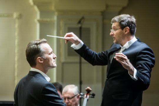 Kompaktinėje plokštelėje – muzikos bangų iliuminacija