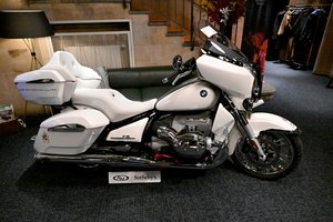 Aukcione Vokietijoje – neeilinė prekė: bus parduodamas motociklas su popiežiaus parašu