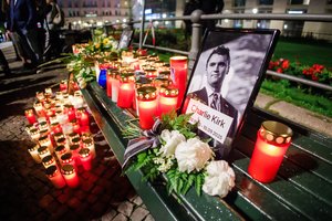 D. Trumpas pagerbė „kankinį“ Ch. Kirką įteikdamas apdovanojimą po mirties