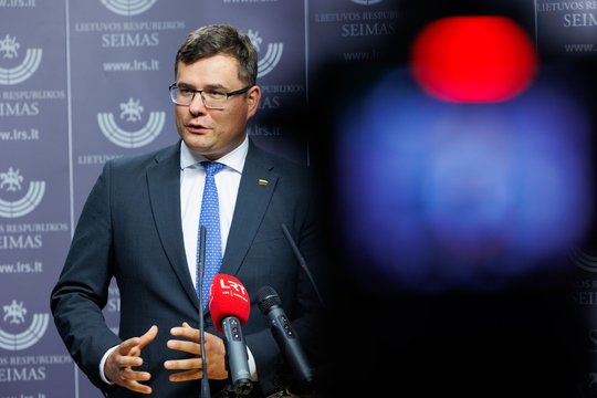 Reikalavimus nukelti Seime kabančią Ukrainos vėliavą L. Kasčiūnas prilygina „penktosios kolonos“ elgesiui