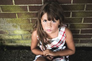 Monstrų šeima: mergaitę prievartavo 6 jos nariai, net senelis