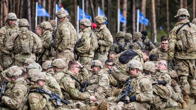 „Taiką pasieki ne tada, kai mojuoji pirštu“: P. Hegsethas atkreipė dėmesį į istorinį momentą