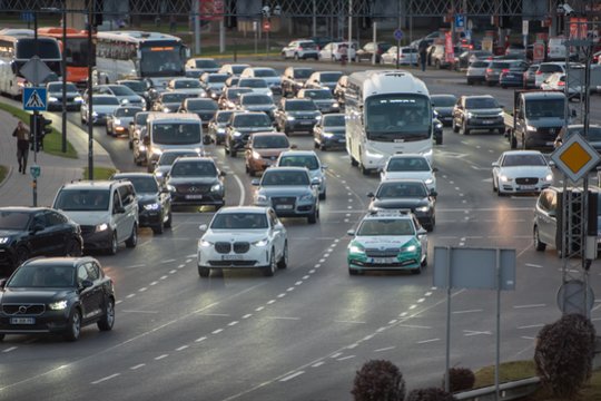 Sukčiai atakuoja vairuotojus – įspėja apie įtartinas SMS žinutes