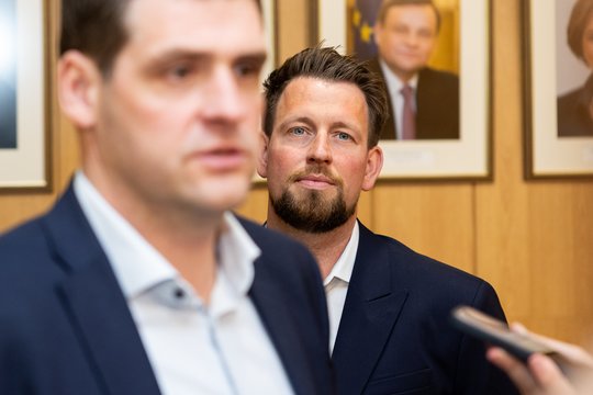 „Socdemai“ atsiėmė, bet „aušriečiai“ vis dar laiko kaip savo: ministerijos taip paprastai neatiduos