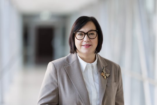 R. Popovienė įteikė garbės ženklo apdovanojimus 17 švietimui nusipelniusių žmonių