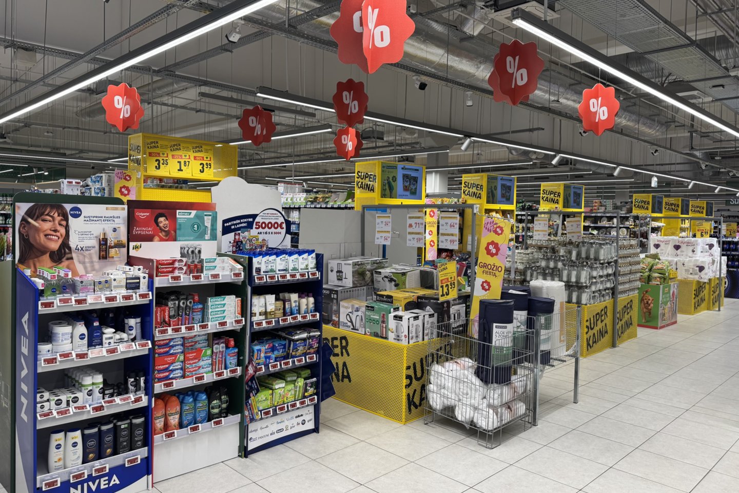 Tai neturi kainuoti brangiai – pasinaudojus didelėmis prekybos tinklo „Iki“ paskelbtomis nuolaidomis tradicinėje „Grožio fiestoje“, lojaliems pirkėjams išlaidas grožio prekėms pavyks sumažinti iki kone perpus.