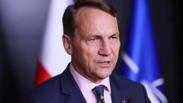 R. Sikorskis perspėja dėl Rusijos smūgių Europai: V. Putinas supranta vieną