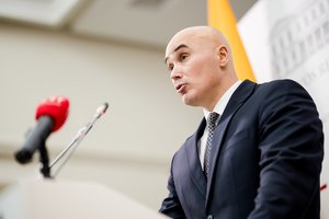 T. Godliauskas patvirtino, kad šią savaitę ministerijoje vyko neoficialūs pokalbiai apie gynybos biudžetą