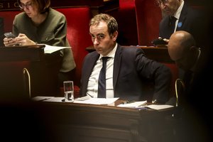 Prancūzijos premjeras S. Lecornu parlamente atlaikė abu balsavimus dėl nepasitikėjimo