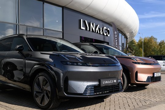 „Sostena“ atvėrė oficialios „Lynk & Co“ automobilių atstovybės Vilniuje duris ir pristatė naujausius „Lynk & Co“ modelius