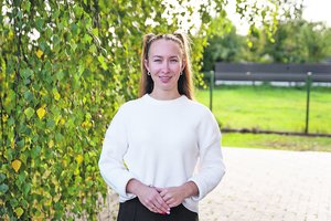 Premiją už pagalbą neįgaliesiems gavusi Evelina nestokoja geležinės kantrybės: „Dėl savo žmonių galiu lipti per galvas“