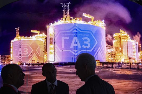 Degalų krachas verčia rusus griebtis paskutinio šiaudo: įspėja – „gudrybė“ atsisuko kitu galu