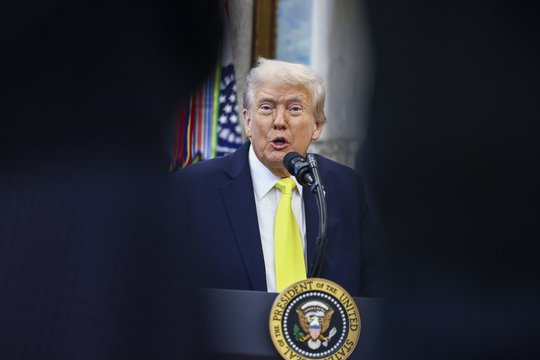 D. Trumpo kritikas J. Boltonas apkaltintas netinkamu įslaptintos informacijos naudojimu