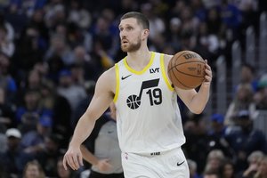 NBA komandą į pergalę atvedė ukrainiečio tritaškis