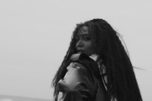 Nombeko Auguste pristato naują singlą „Bus Kaip Nori“