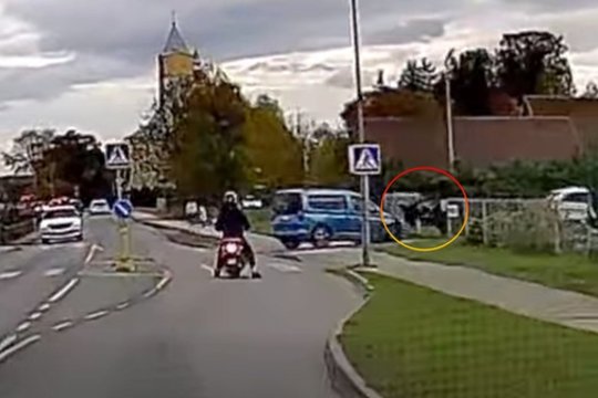 Greta Vilniaus automobilis nutrenkė nepilnametį paspirtukininką – vairuotojas sako jo tiesiog nematęs