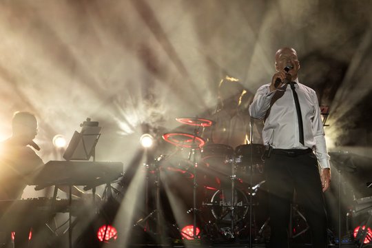 Egidijus Sipavičius surengė įspūdingą koncertą Šv. Kotrynos bažnyčioje pristatydamas naująjį albumą „Pėdsakai“