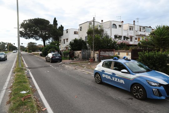 Televizija: žinomo italų žurnalisto automobilyje sprogo bomba