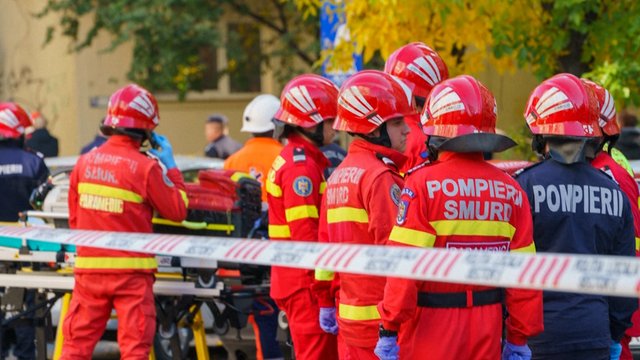 Po sprogimo Rumunijos daugiabutyje – griūties pavojus: žuvo mažiausiai trys žmonės
