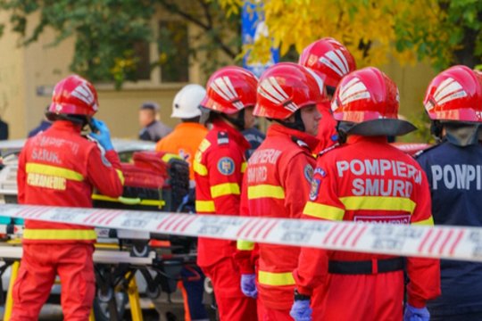 Po sprogimo Rumunijos daugiabutyje – griūties pavojus: žuvo mažiausiai trys žmonės