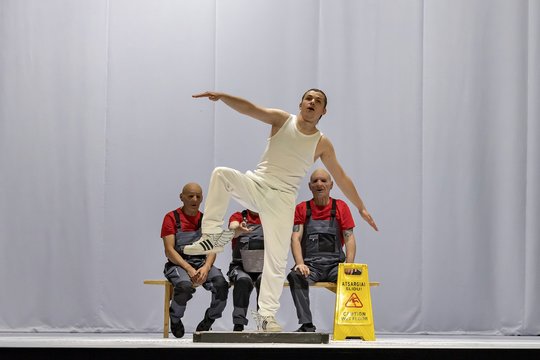 Jokūbo Brazio premjera „Icarus Machine“: kai skrydis tampa griūtimi