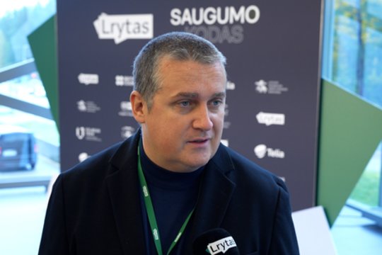 S. Malinauskas – apie svarbius šaliai klausimus: matau, kaip Seimo salėje kovojame su Ukrainos vėliava